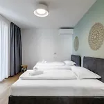 Cooper L Mavik Loft & *