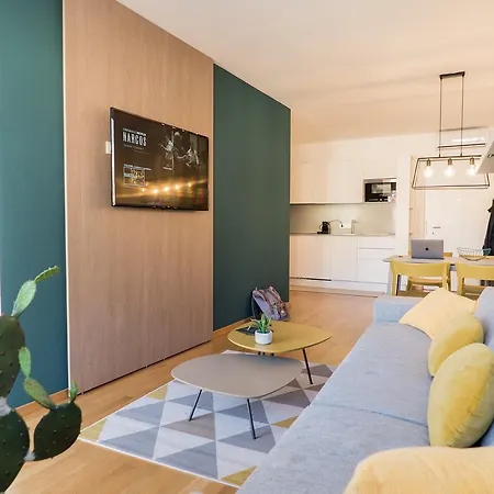 Cooper L Mavik Apartment