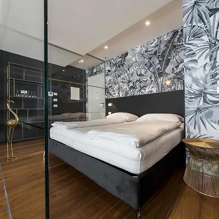 Cooper L Mavik Apartment