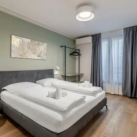Cooper L Mavik Apartment Bolzano